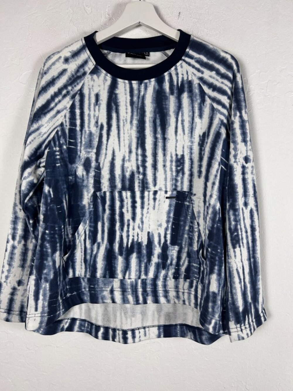 Tahari Womens Tie-Dye Long Sleeve Pullover Sweatshirt Medium Blue White Pockets